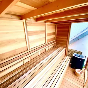 the-square-vacation-rental-with-outdoor-sauna-centre-of.brusselshotelsbook.com/